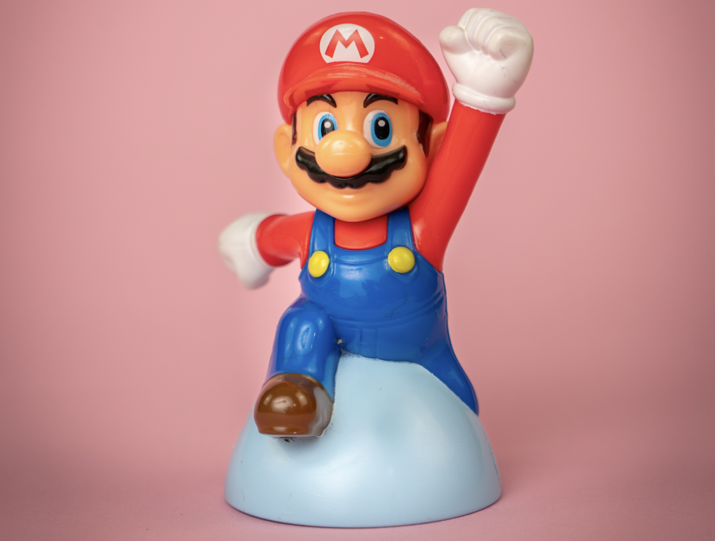 La musique de Super Mario Bros, composée par Koji Kondo, est enregistrée dans la liste nationale des enregistrements sonores aux États-Unis. C'est la première fois qu'une musique de jeu vidéo est enregistrée dans cette liste.